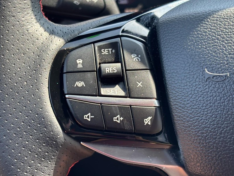 Ford Explorer Vehicle Image 20