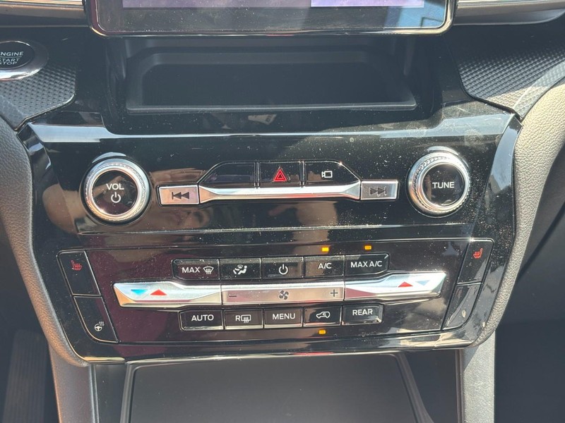 Ford Explorer Vehicle Image 26