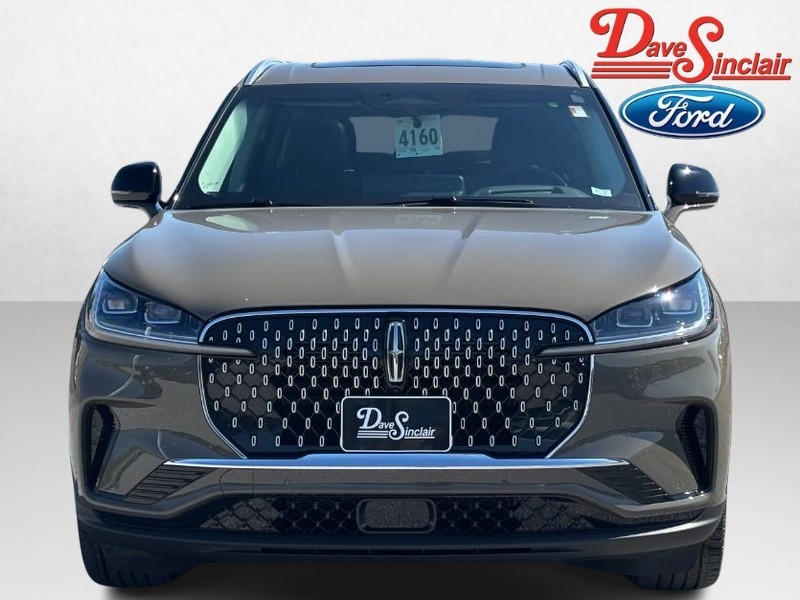 Lincoln Aviator Vehicle Full-screen Gallery Image 02