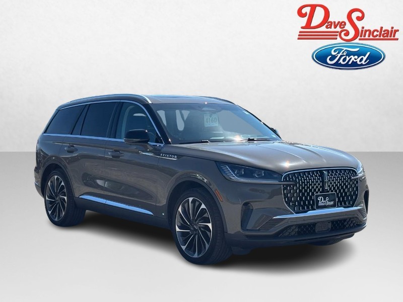 Lincoln Aviator Vehicle Full-screen Gallery Image 04