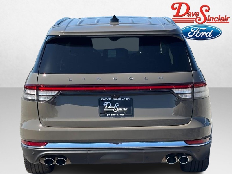 Lincoln Aviator Vehicle Full-screen Gallery Image 08