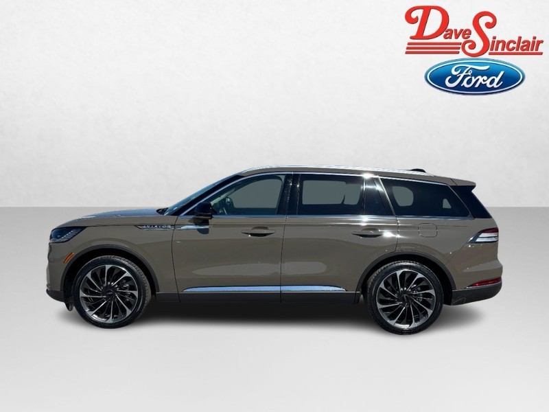 Lincoln Aviator Vehicle Full-screen Gallery Image 10