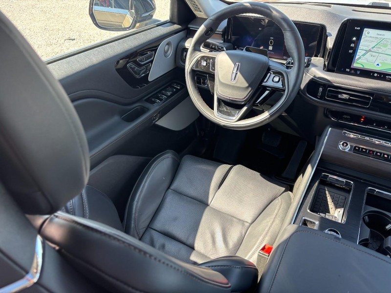Lincoln Aviator Vehicle Full-screen Gallery Image 14