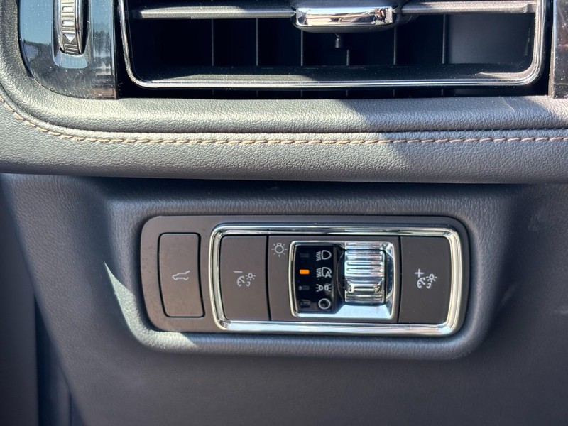 Lincoln Aviator Vehicle Full-screen Gallery Image 18