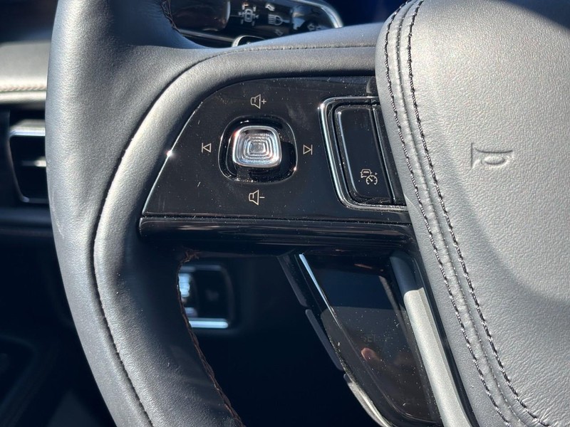 Lincoln Aviator Vehicle Full-screen Gallery Image 19