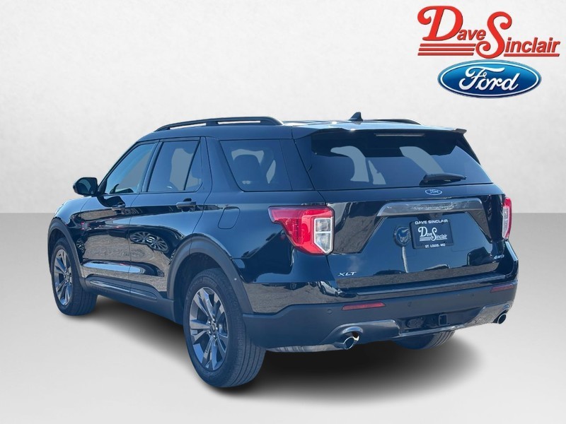 Ford Explorer Vehicle Full-screen Gallery Image 09