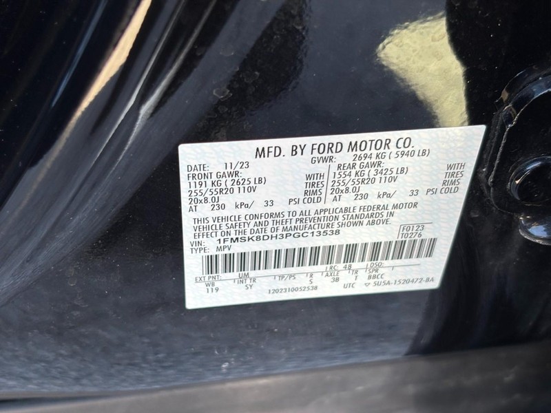 Ford Explorer Vehicle Full-screen Gallery Image 17