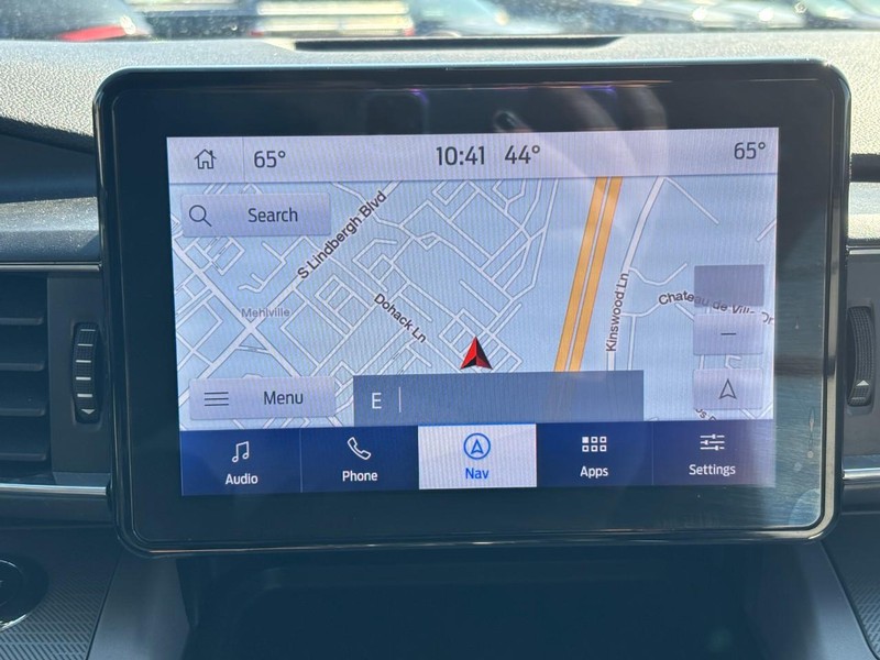 Ford Explorer Vehicle Full-screen Gallery Image 24