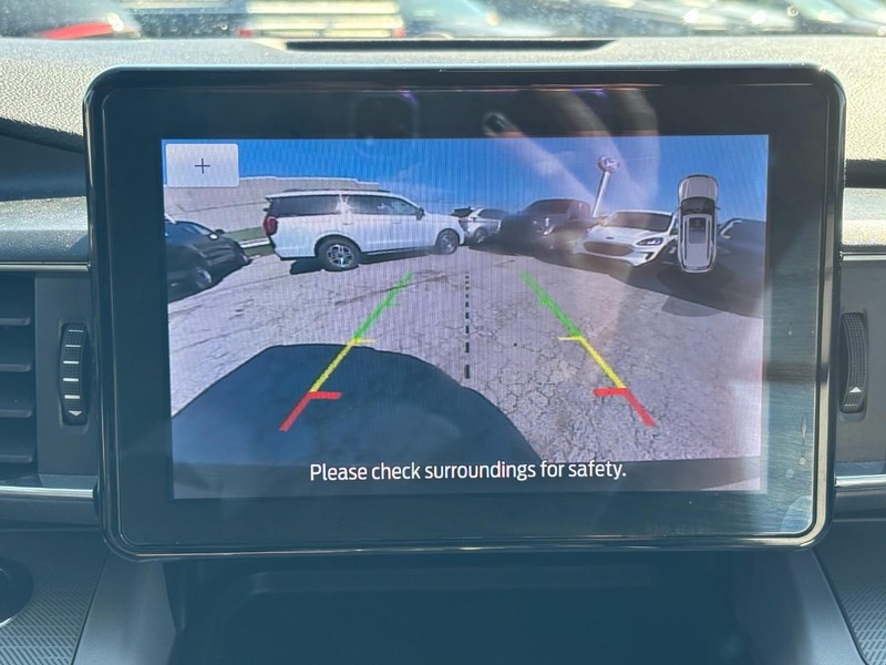 Ford Explorer Vehicle Full-screen Gallery Image 25