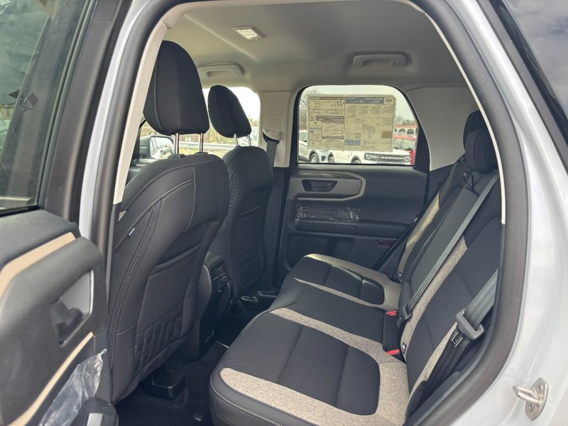 Ford Bronco Sport Vehicle Full-screen Gallery Image 12