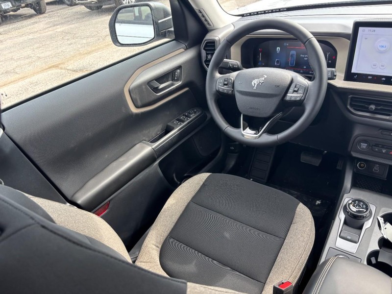 Ford Bronco Sport Vehicle Full-screen Gallery Image 13