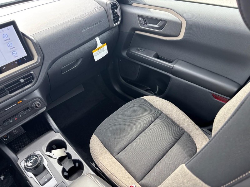 Ford Bronco Sport Vehicle Full-screen Gallery Image 15