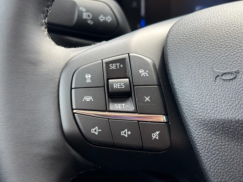 Ford Bronco Sport Vehicle Full-screen Gallery Image 18