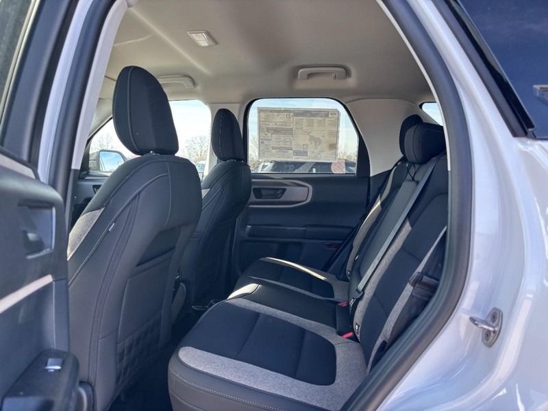 Ford Bronco Sport Vehicle Full-screen Gallery Image 12