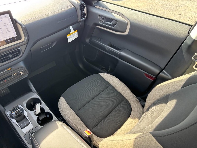 Ford Bronco Sport Vehicle Full-screen Gallery Image 15