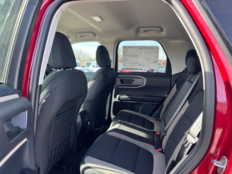 Ford Bronco Sport Vehicle Full-screen Gallery Image 12