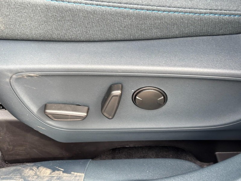 Ford Maverick Vehicle Full-screen Gallery Image 16