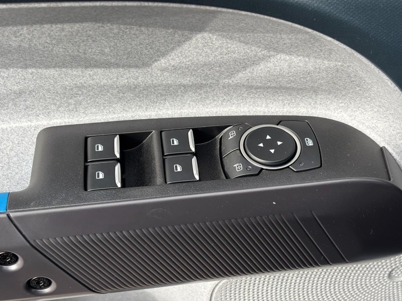 Ford Maverick Vehicle Full-screen Gallery Image 17