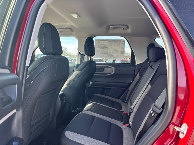 Ford Bronco Sport Vehicle Full-screen Gallery Image 12