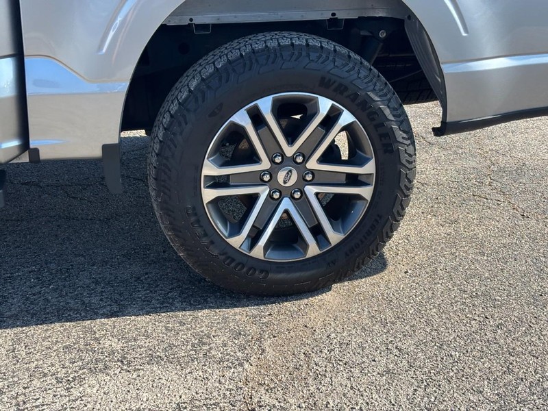 Ford F-150 Vehicle Full-screen Gallery Image 11