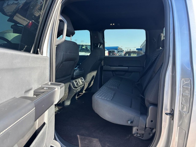 Ford F-150 Vehicle Full-screen Gallery Image 12