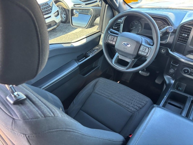 Ford F-150 Vehicle Full-screen Gallery Image 13