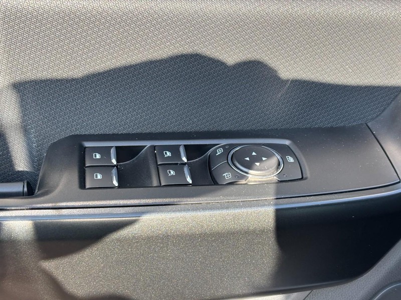 Ford F-150 Vehicle Full-screen Gallery Image 17