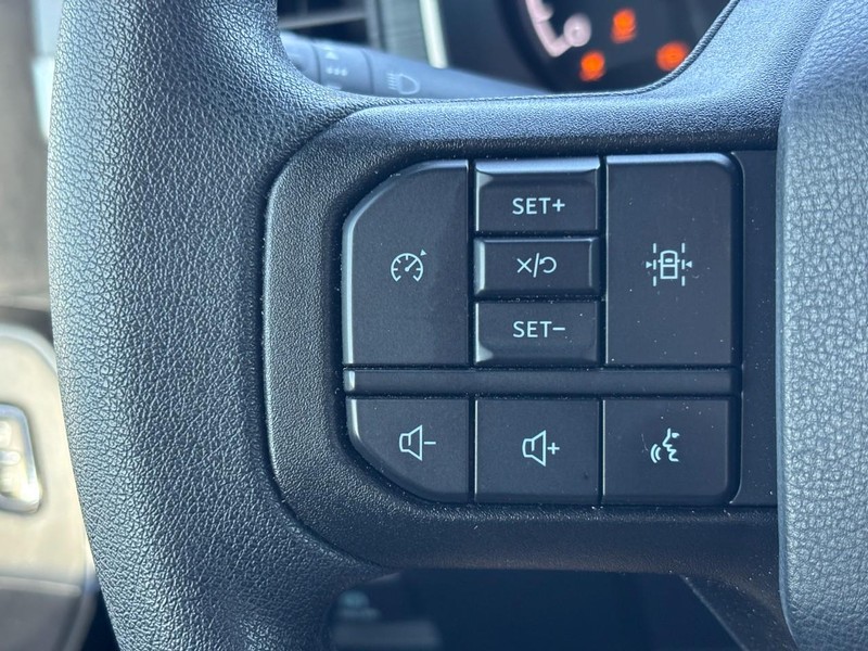 Ford F-150 Vehicle Full-screen Gallery Image 18