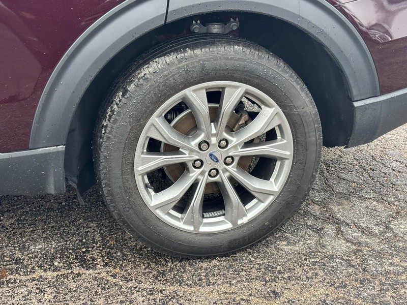 Ford Explorer Vehicle Full-screen Gallery Image 11