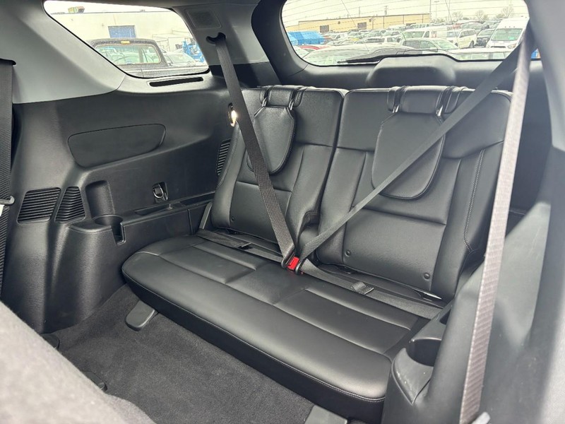 Ford Explorer Vehicle Full-screen Gallery Image 12