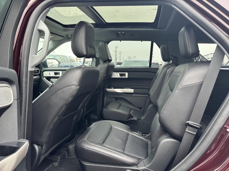 Ford Explorer Vehicle Full-screen Gallery Image 13