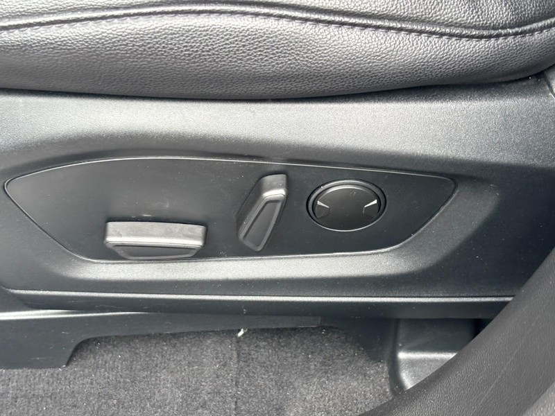 Ford Explorer Vehicle Full-screen Gallery Image 17