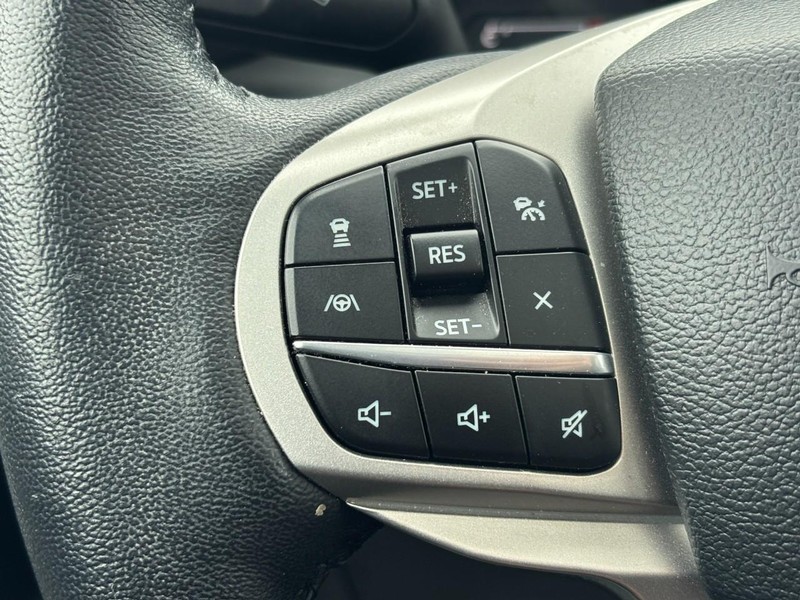 Ford Explorer Vehicle Full-screen Gallery Image 19