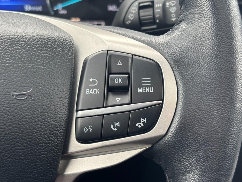 Ford Explorer Vehicle Full-screen Gallery Image 20