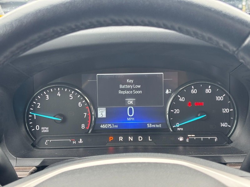 Ford Explorer Vehicle Full-screen Gallery Image 21