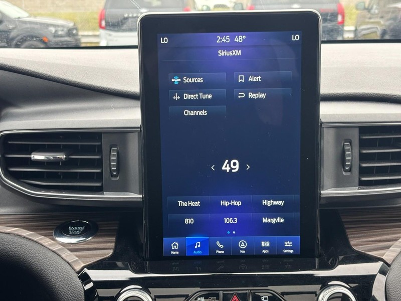 Ford Explorer Vehicle Full-screen Gallery Image 22