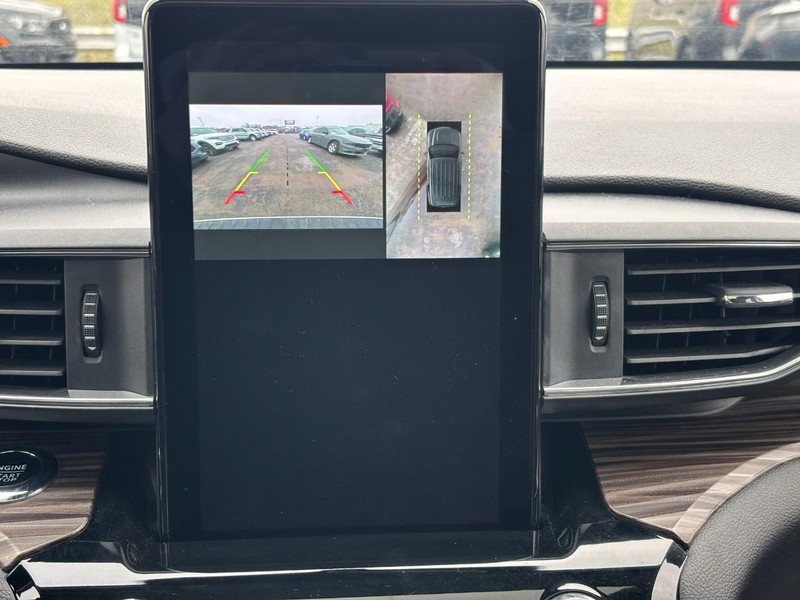 Ford Explorer Vehicle Full-screen Gallery Image 24