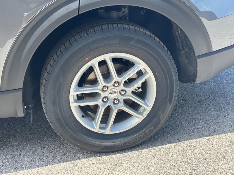 Ford Explorer Vehicle Image 11