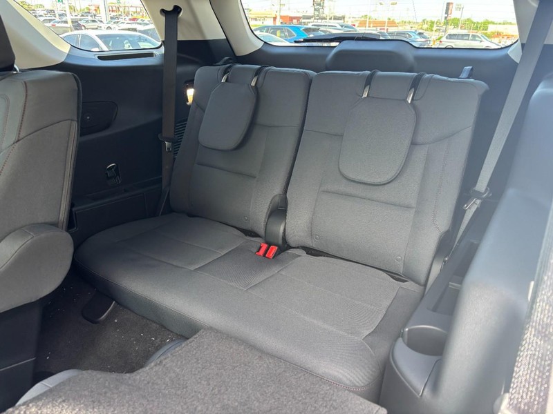 Ford Explorer Vehicle Image 12