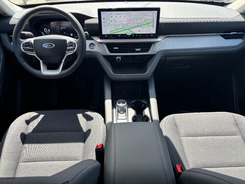 Ford Explorer Vehicle Image 15