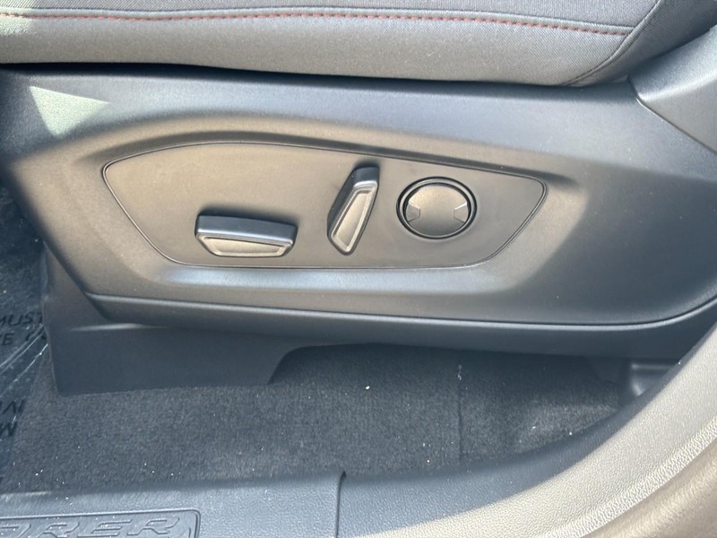 Ford Explorer Vehicle Image 17