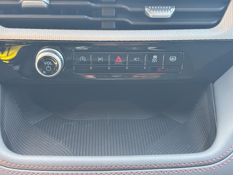 Ford Explorer Vehicle Image 24