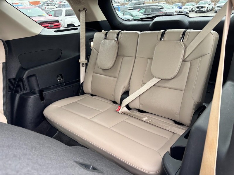 Ford Explorer Vehicle Image 12