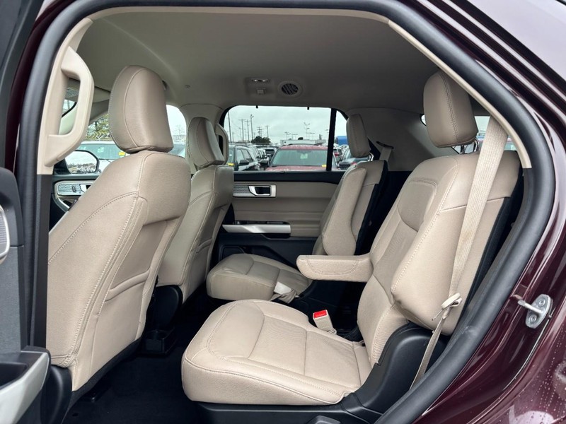 Ford Explorer Vehicle Image 13