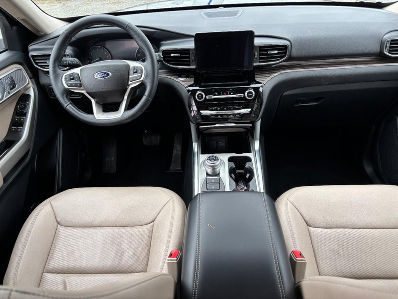 Ford Explorer Vehicle Image 15