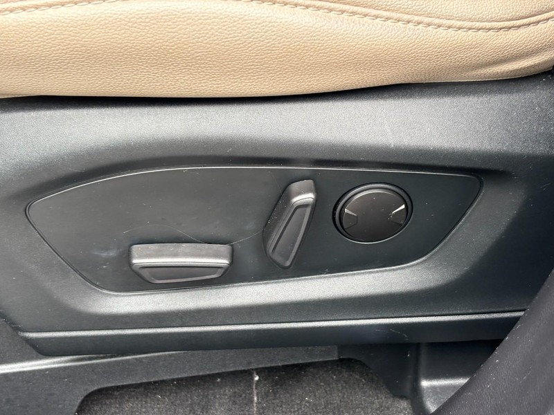 Ford Explorer Vehicle Image 17