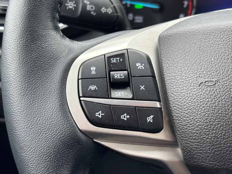 Ford Explorer Vehicle Image 19