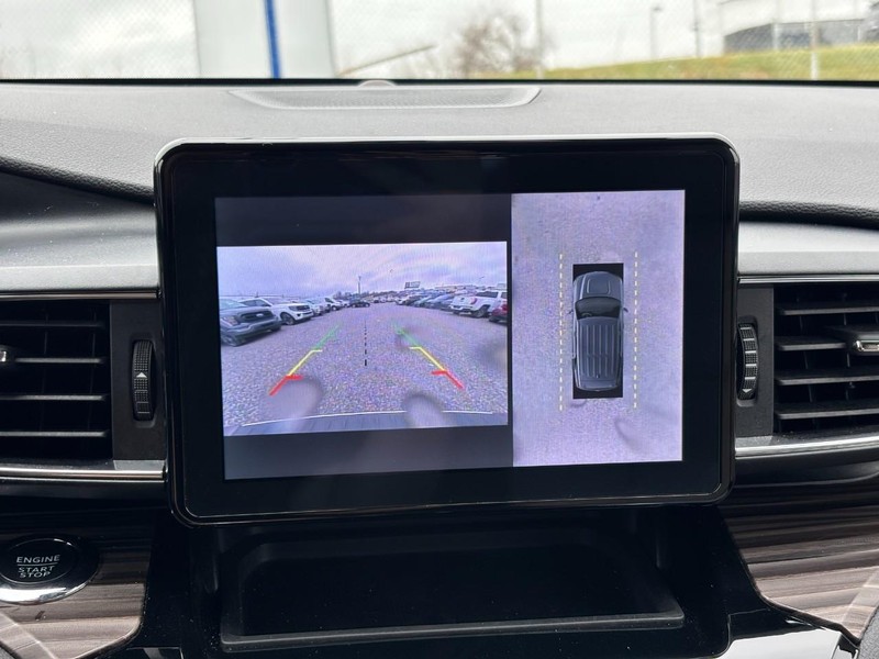 Ford Explorer Vehicle Image 24