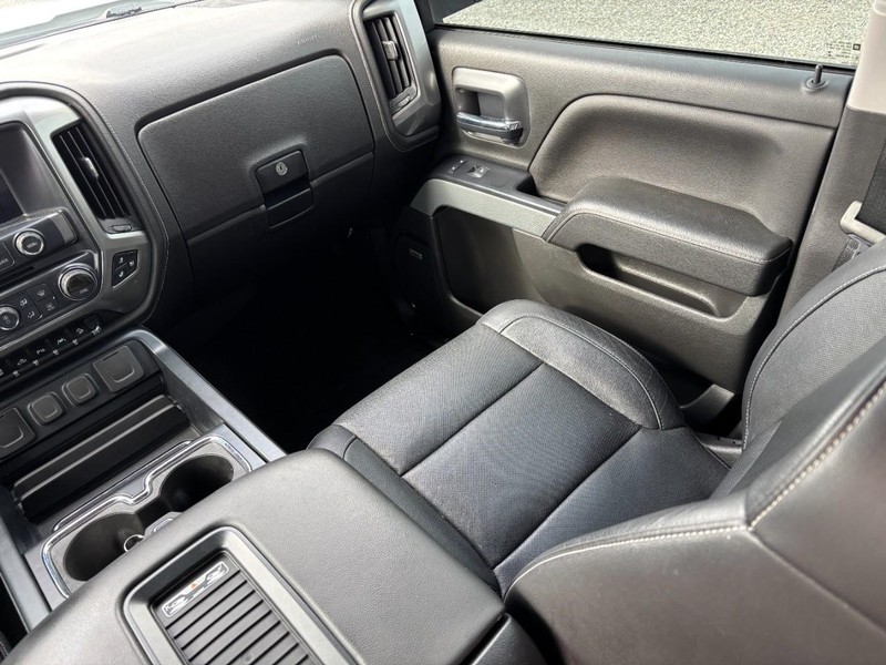 Chevrolet Silverado 1500 Vehicle Full-screen Gallery Image 13