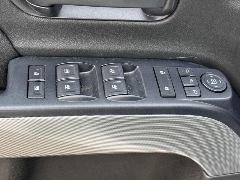 Chevrolet Silverado 1500 Vehicle Full-screen Gallery Image 15